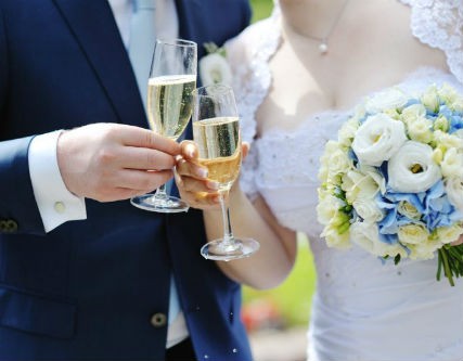 4 Ways to Make Your Groom Toast Memorable