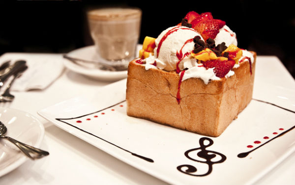 Tropical Delight - This cake is one of the most spectacular around. Layers of sponge, wedge a layer of creamy whippings and passionfruit surrounded by your choice of strawberries or orange. The cake is then topped with icing sugar with a toffee hatch pattern and a display of fresh fruit all surrounded by raspberry coulee.