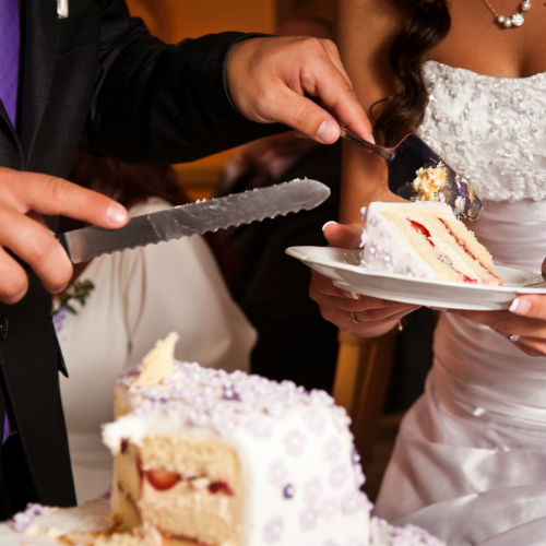 List 96+ Images how to cut a wedding cake bride and groom Superb